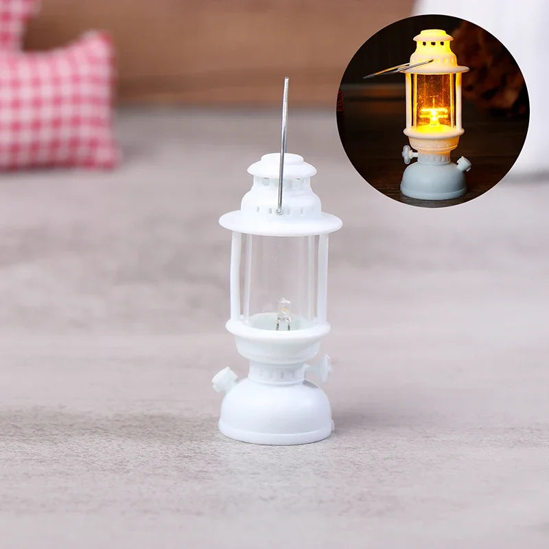 6cm Mini Led Retro Glowing Pony Lantern Simulation Cande Light Oil Lamp Mini Kerosene Lantern Doll House Decor Scene Ornaments