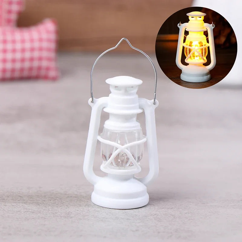 6cm Mini Led Retro Glowing Pony Lantern Simulation Cande Light Oil Lamp Mini Kerosene Lantern Doll House Decor Scene Ornaments