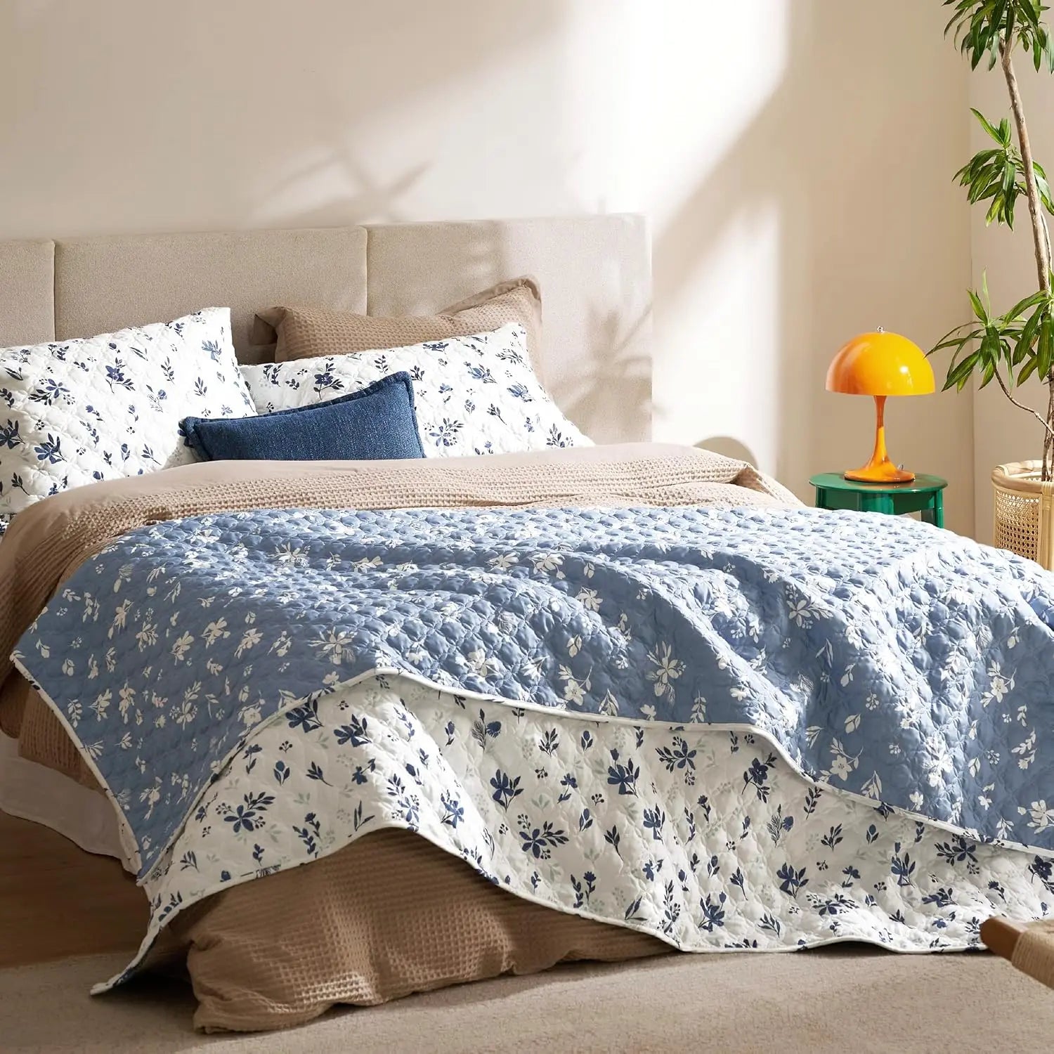 Bedsure Floral Quilt Set Queen - Reversible Blue & White Quilt Bedding Set, Daisy Design Bedspread