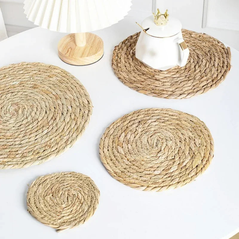 Set of 4/6 Round Woven Placemats Natural Wicker Place Mats Boho Braided Heat Resistant Table Protection Mat for Hot Pot Dishes