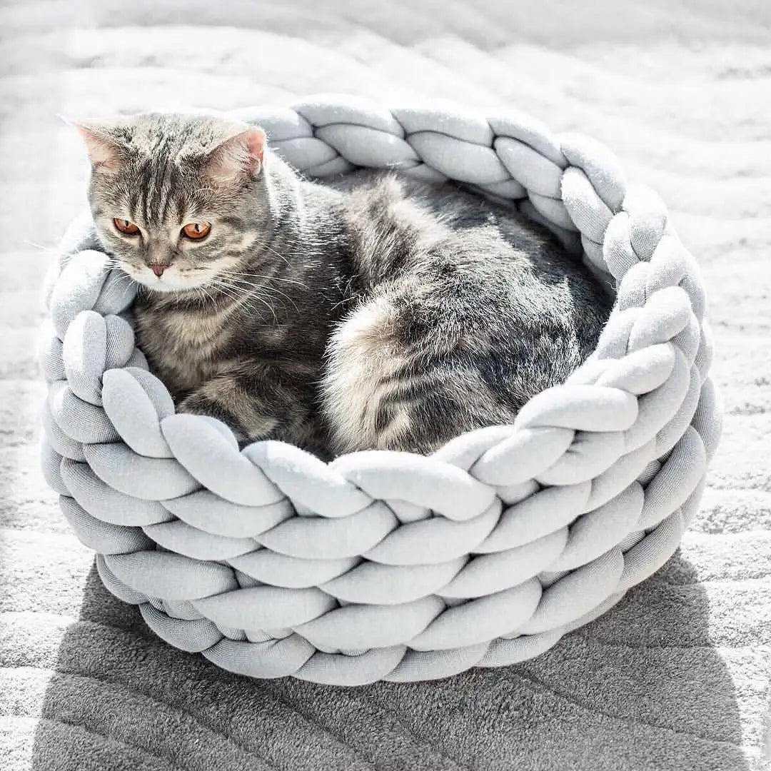 Luxury Crochet Super Chunky Pet Product Arm Knitting Cotton Tube For Soft Cat Bed High-density Woven Pet Fluffy Bed