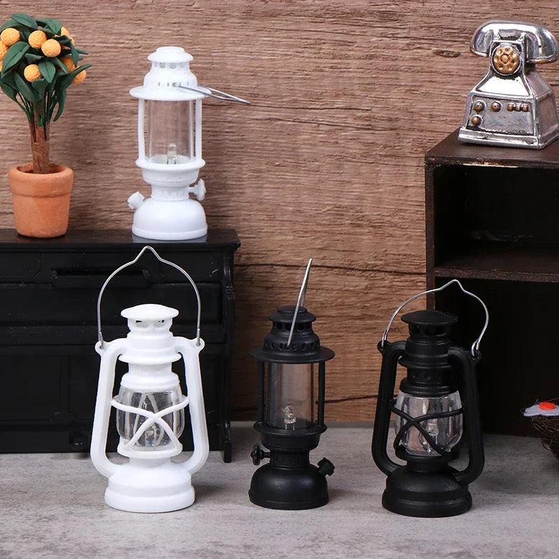 6cm Mini Led Retro Glowing Pony Lantern Simulation Cande Light Oil Lamp Mini Kerosene Lantern Doll House Decor Scene Ornaments