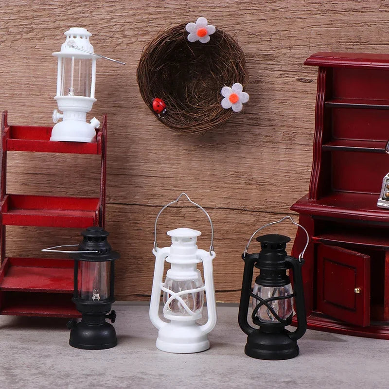 6cm Mini Led Retro Glowing Pony Lantern Simulation Cande Light Oil Lamp Mini Kerosene Lantern Doll House Decor Scene Ornaments